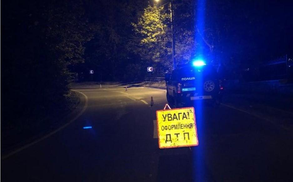 Полицейские Ивано-Франковщины выясняют обстоятельства аварии / фото полиция области Полицейские Ивано-Франковщины выясняют обстоятельства аварии / фото полиция области