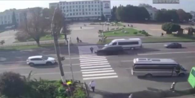 В результате ДТП ребенок получил травмы средней тяжести / скриншот В результате ДТП ребенок получил травмы средней тяжести / скриншот