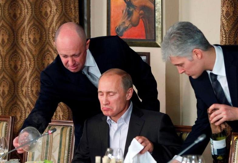 Yevgeny Prigozhin in the photo to the left of Putin / photo REUTERS
