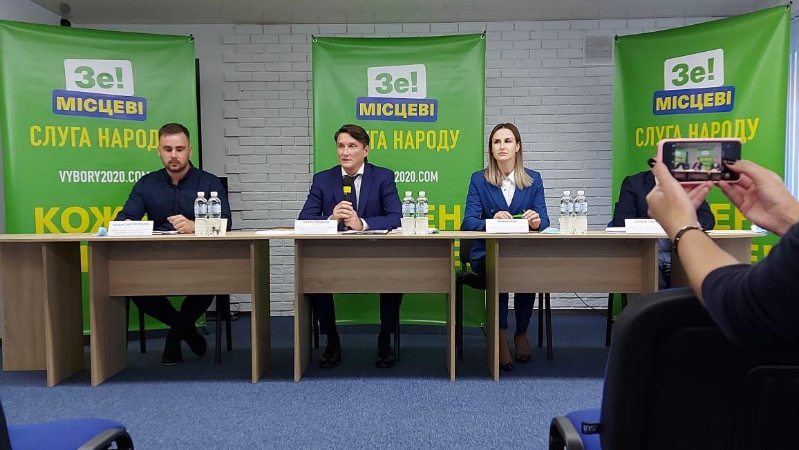 За борги: 'слуги народу' вимагають притягнути до відповідальності мера Запоріжжя Буряка За борги: 'слуги народу' вимагають притягнути до відповідальності мера Запоріжжя Буряка