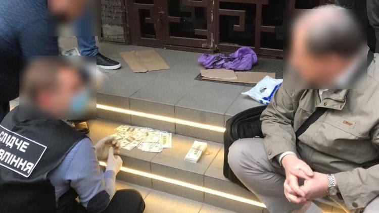 Голову ДВК в Одесі затримали при отриманні $43 тисяч / фото od.gp.gov.ua Голову ДВК в Одесі затримали при отриманні $43 тисяч / фото od.gp.gov.ua