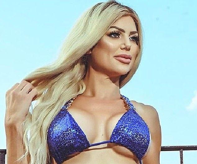 Фиона Холлингсворт решила воплотить мечту юности и стать моделью Playboy / Фото Caters News Фиона Холлингсворт решила воплотить мечту юности и стать моделью Playboy / Фото Caters News
