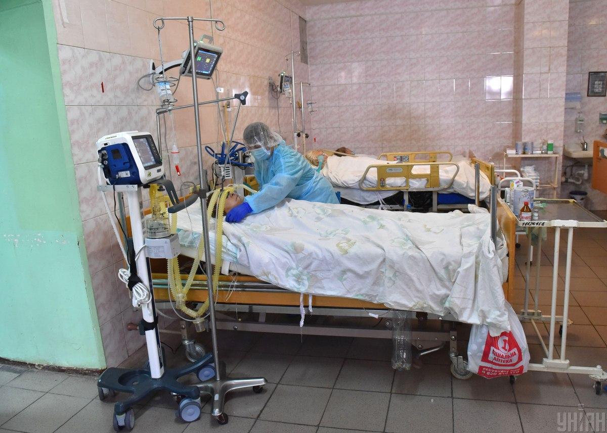 В городской больнице Ивано-Франковска 95% коек заполнены больными пневмонией / фото УНИАН, Александр Прилепа