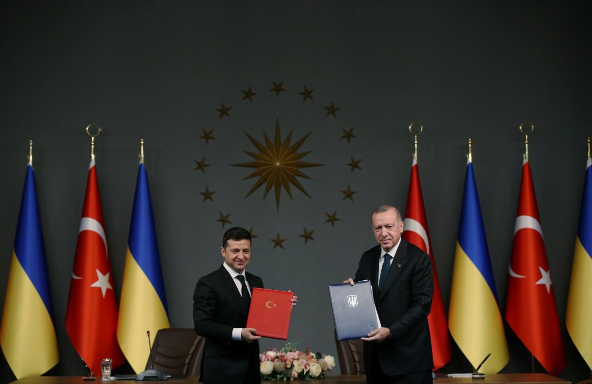 Зеленський зустрівся з Ердоганом в Стамбулі / фото REUTERS Зеленський зустрівся з Ердоганом в Стамбулі / фото REUTERS