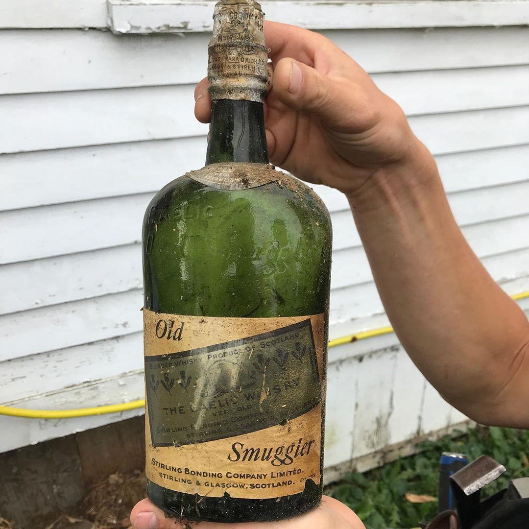В США пара нашла тайник с виски 1920-х годов / фото instagram.com/bootleggerbungalow В США пара нашла тайник с виски 1920-х годов / фото instagram.com/bootleggerbungalow