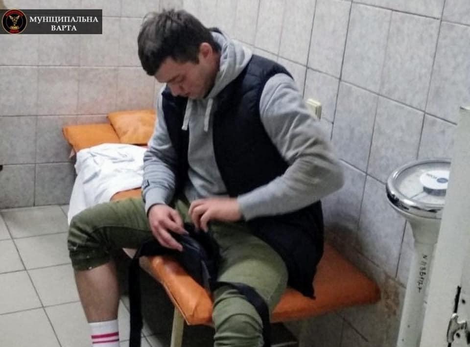 Нападающему якобы не понравились стены в больнице / фото facebook.com/MunicipalnaVarta Нападающему якобы не понравились стены в больнице / фото facebook.com/MunicipalnaVarta