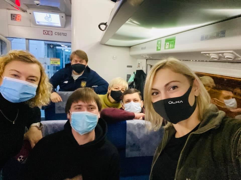 Слуга народу в ООС - мережа вибухнула обуренням через селфі та іменну форму депутатів / facebook.com/yevheniya.khudzik Слуга народу в ООС - мережа вибухнула обуренням через селфі та іменну форму депутатів / facebook.com/yevheniya.khudzik