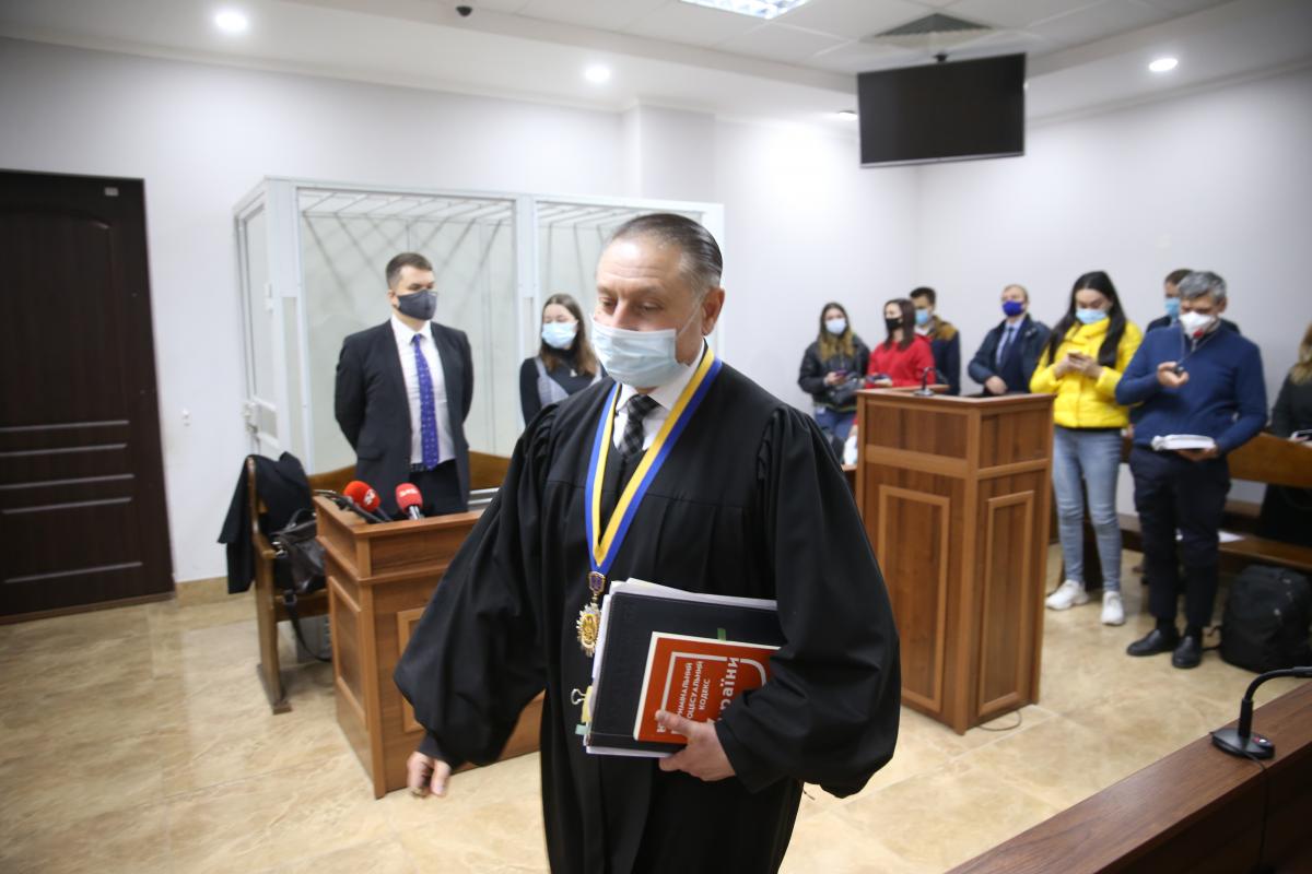Знову почалися судові засідання про зняття арештів з акцій 'Мотор Січ' Знову почалися судові засідання про зняття арештів з акцій 'Мотор Січ'