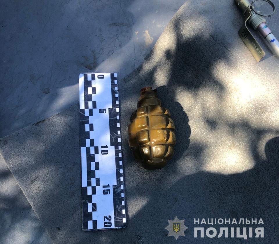 При обшуках знайшли гранату / Нацполіція При обшуках знайшли гранату / Нацполіція