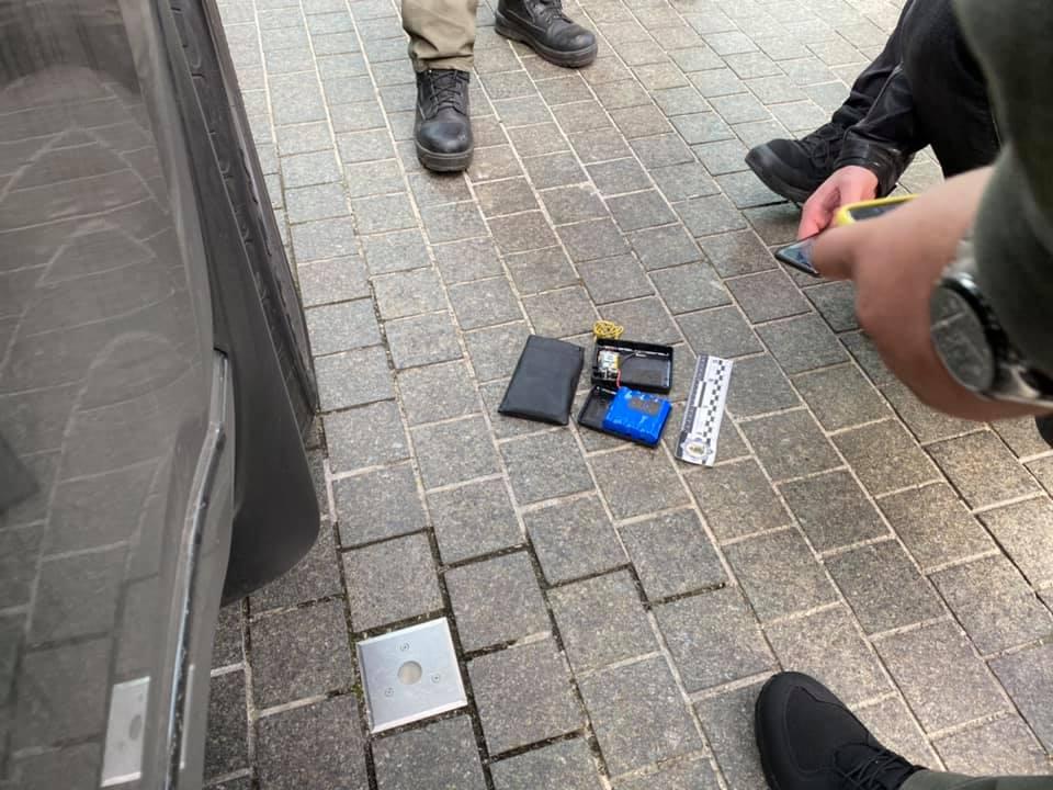 Арахамія каже, що знайшов під своєю автівкою пристрій стеження: фото / facebook.com/david.braun Арахамія каже, що знайшов під своєю автівкою пристрій стеження: фото / facebook.com/david.braun