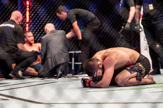 Хабиб Нурмагомедов посвятил победу отцу / фото twitter.com/ufc Хабиб Нурмагомедов посвятил победу отцу / фото twitter.com/ufc