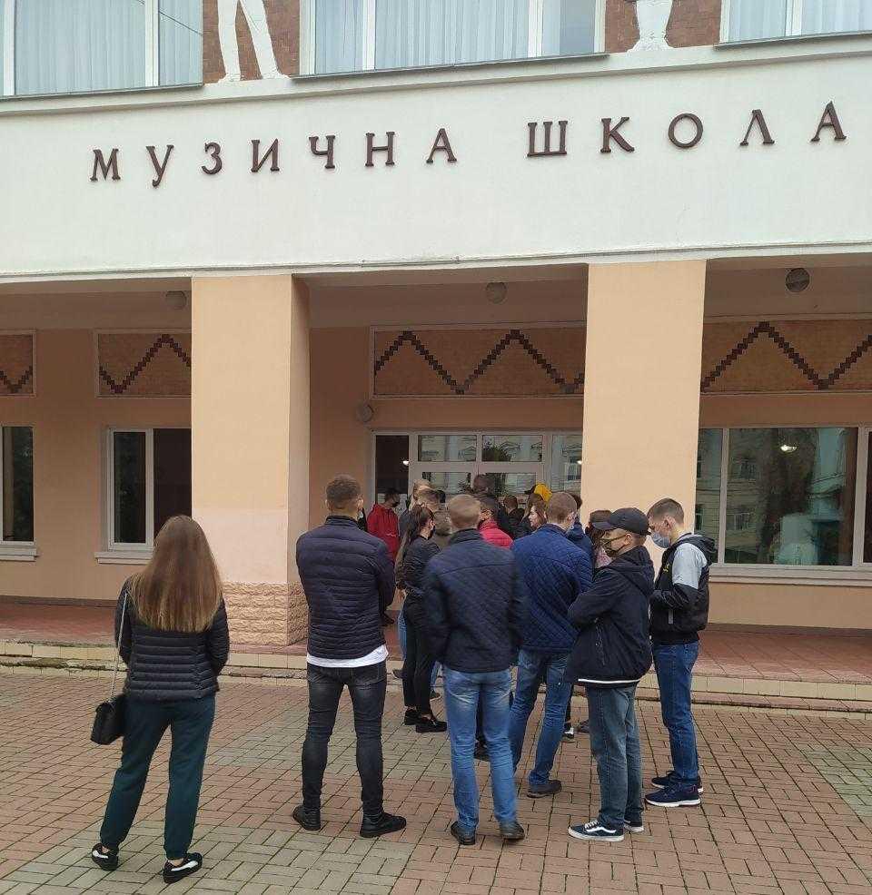 На Чернігівщині до виборчих дільниць спостерігаються черги - КВУ На Чернігівщині до виборчих дільниць спостерігаються черги - КВУ