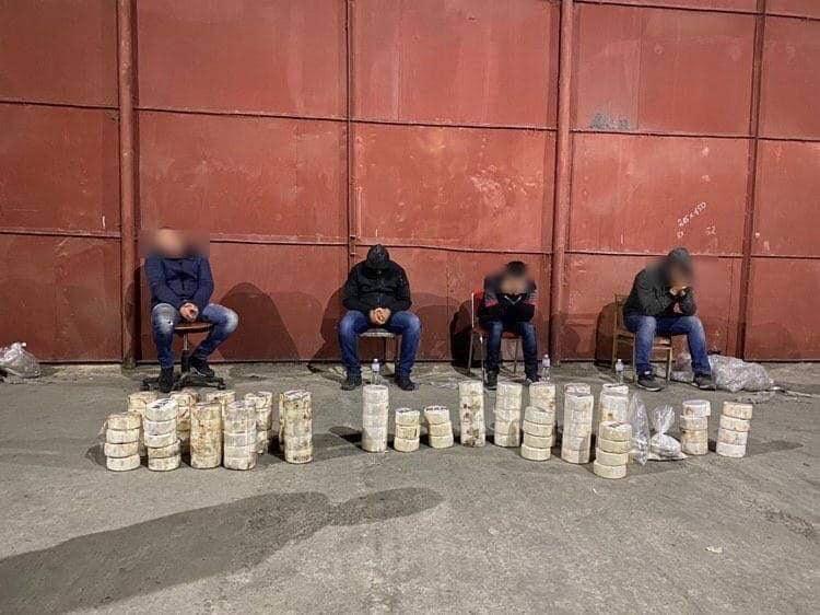 В Одесі затримали банду контрабандистів / фото facebook.com/pgo.gov.ua В Одесі затримали банду контрабандистів / фото facebook.com/pgo.gov.ua