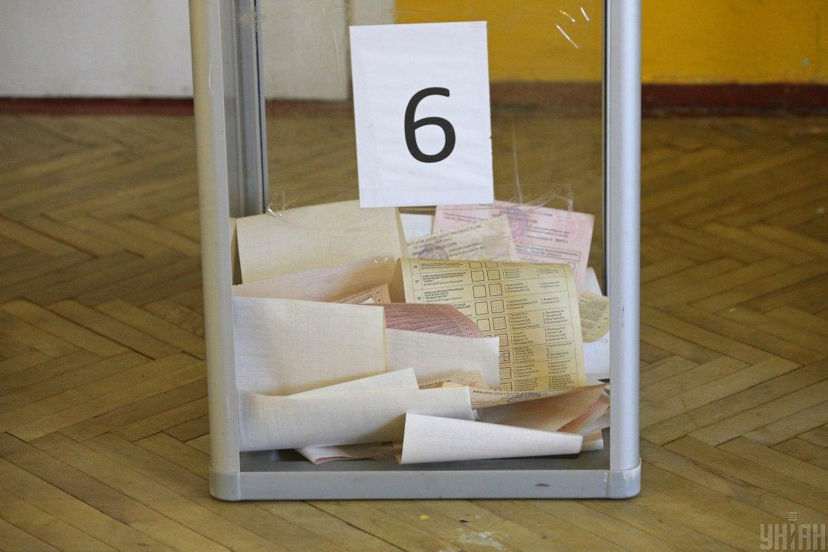Запровадження е-голосування може спонукати молодих виборців активніше голосувати онлайн / фото УНІАН, Віктор Ковальчук