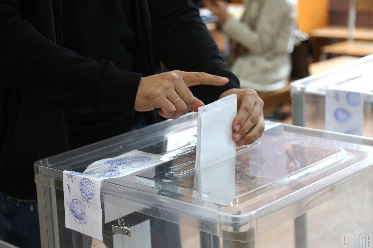 Лишь 16% опрошенных считают, что выборы должны проводиться несмотря на войну / фото УНИАН, Виктор Ковальчук Лишь 16% опрошенных считают, что выборы должны проводиться несмотря на войну / фото УНИАН, Виктор Ковальчук