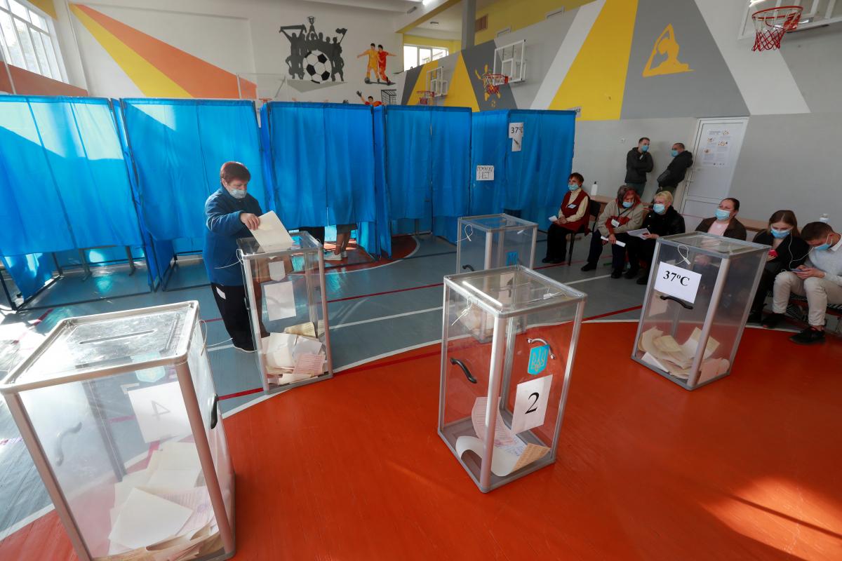 25 октября в Украине состоялись местные выборы \ фото REUTERS