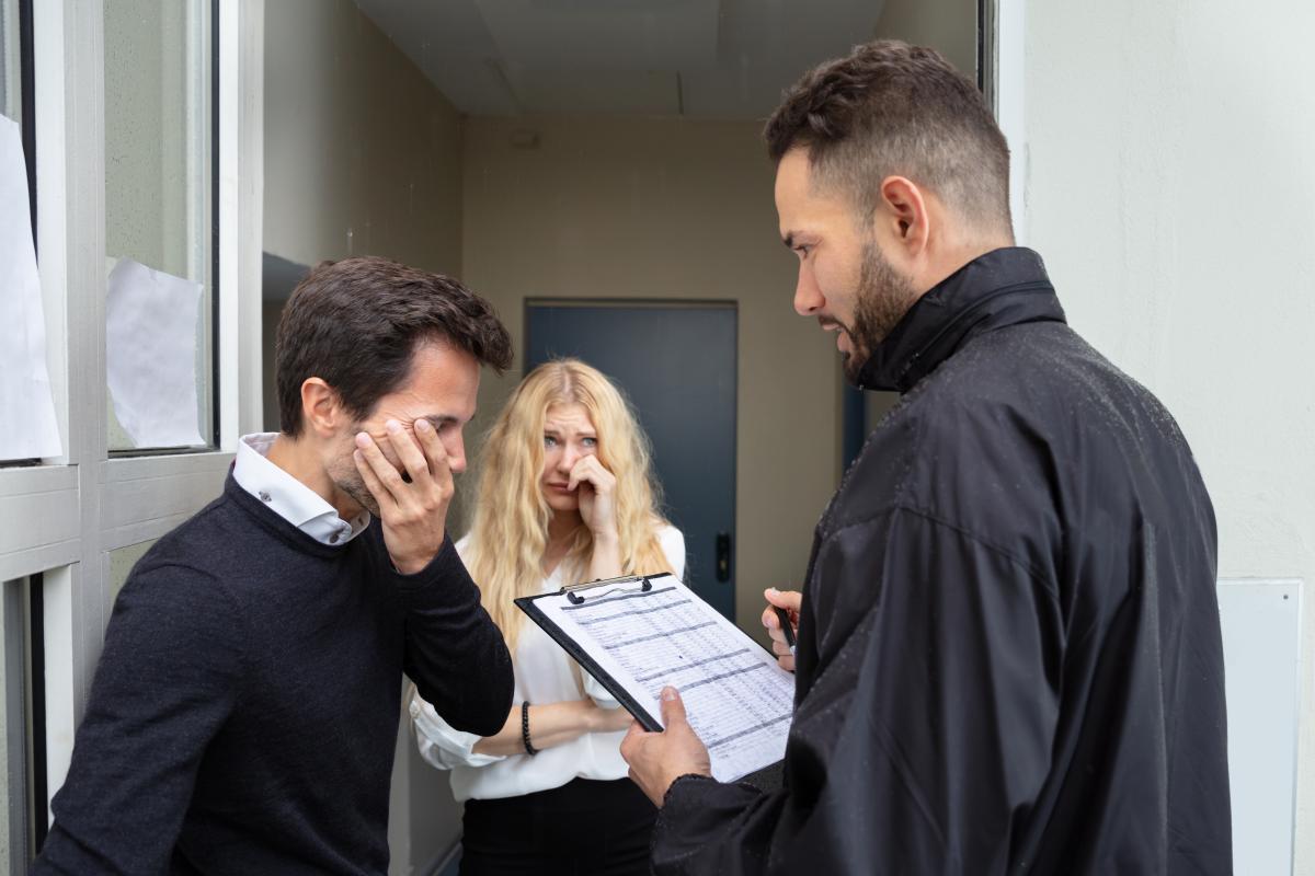 Деяким українцям заблокують картки за найменші борги: юрист пояснив вимоги нового закону