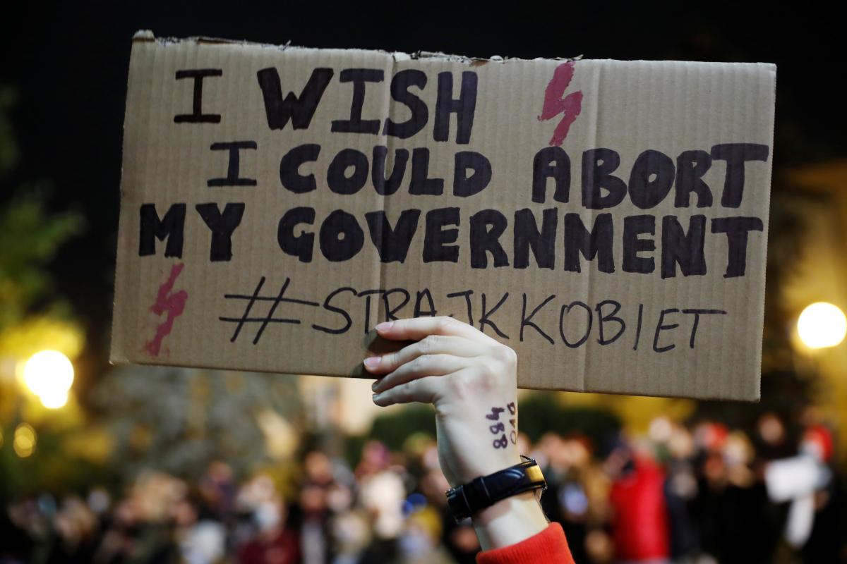 Влада в Польщі фактично позбавила жінок права розпоряджатися власним тілом / фото REUTERS