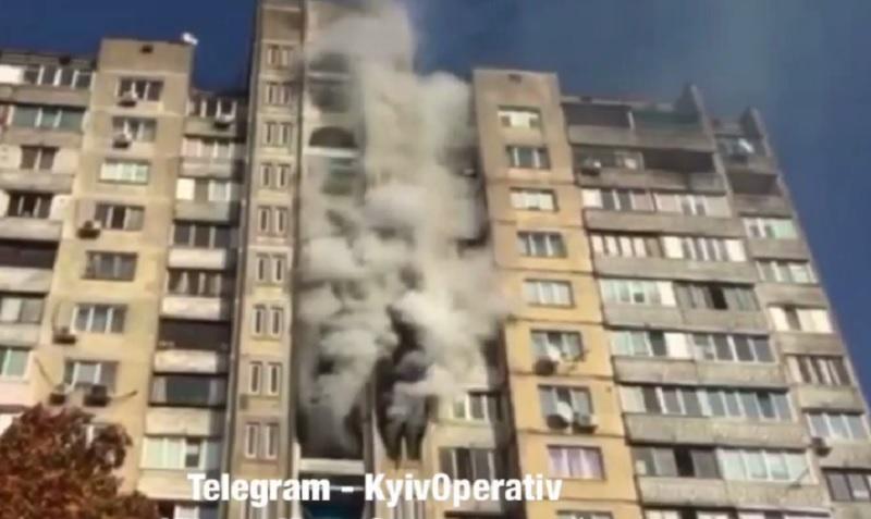 Пожежа на Драйзера - що горить в Києві/ Скріншот Пожежа на Драйзера - що горить в Києві/ Скріншот