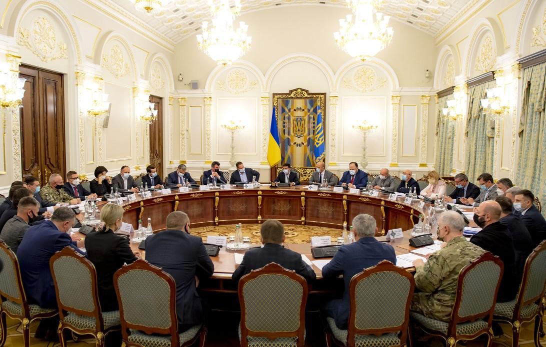 Зеленський скликав термінове закрите засідання РНБО через рішення КСУ/ фото Офіс президента Зеленський скликав термінове закрите засідання РНБО через рішення КСУ/ фото Офіс президента
