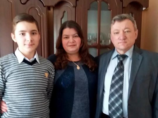 Хлопець втратив обох батьків / фото Факти Хлопець втратив обох батьків / фото Факти