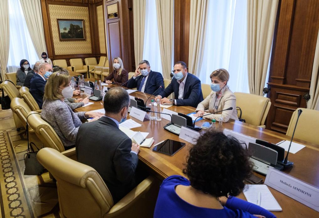 He also called on representatives of the G7 to monitor the work of the Anti-Corruption Council / Photo from president.gov.ua He also called on representatives of the G7 to monitor the work of the Anti-Corruption Council / Photo from president.gov.ua