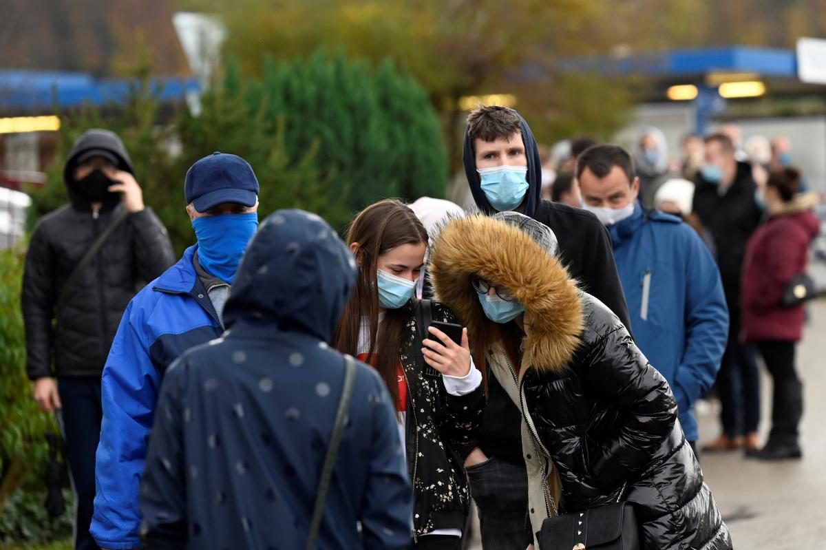 В Киеве растет количество больных коронавирусом \ фото REUTERS
