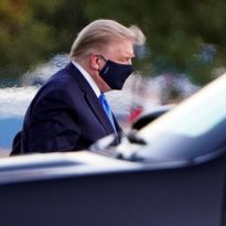 Трамп анонсировал свою выписку из госпиталя и призвал не боятся коронавируса