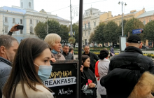 "Брехуни, здохніть!": Зеленського з чиновниками у Чернівцях облаяли через платне лікування від коронавірусу (відео)