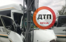 Під Києвом сталася ДТП за участю мікравтобуса: багато постраждалих (фото)