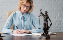 С Днем юриста – лучшие поздравления в стихах, прозе и ярких открытках