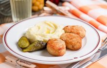 Савва Либкин поделился фирменным рецептом котлет из трех видов мяса