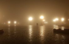 Туман у Києві: мешканці столиці діляться в соцмережах захопливими фото нічного міста