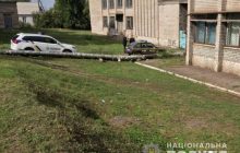 Под Днепром 18-летний парень тяжело ранил ножом полицейского