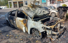 У Миколаєві спалили автомобіль кандидата у депутати від "Слуги народу" (фото)