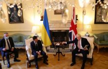 Зеленский обсудил с премьером Британии ситуацию на Донбассе и доступ к вакцине от COVID-19