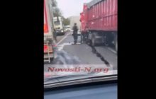 Під Миколаєвом – масштабна ДТП: протаранено 5 вантажівок і два легковики (відео)