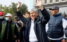 В экс-президента Кыргызстана стреляли (видео)