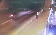 У Пітері байкер впав з розведеного мосту і потрапив на відео