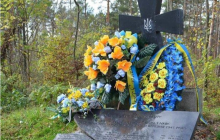Польща відновила зруйнований вандалами меморіал воїнів УПА на горі Монастир – Зеленський