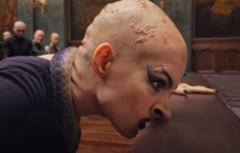 Ікла та роздвоєний язик: Warner Bros. показала Енн Гетевей в образі моторошної відьми (відео)
