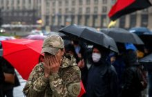 В Киеве простились с военным, который поджег себя на Крещатике (фоторепортаж)