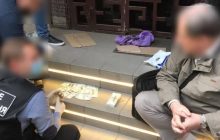 В Одесі під варту взяли голову виборчкому і її помічника, затриманих з $45 тисячами для підкупу виборців