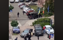 У Києві водій намагався побити жінку після ДТП, вона оригінально "помстилася" (відео)