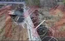 В России пьяные срочники на БМП взяли на таран бетонный забор аэропорта и попали на видео