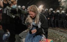 У Польщі спалахнули протести проти заборони абортів: в хід пішло каміння та сльозогінний газ (фото, відео)