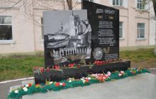 Скандал в России: на советский памятник "набили" эсминец Гитлера (фото)