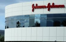 Вакцина проти коронавірусу: Johnson & Johnson відновила тестування після хвороби в учасника випробувань