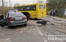 У Рівному маршрутка потрапила в потрійну ДТП: одна людина загинула, семеро травмовані (фото та відео)