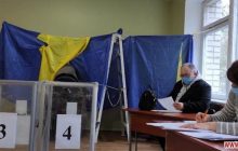 В Житомире не хватает кабинок для голосования: их мастерят из изоленты и поролона (фото)